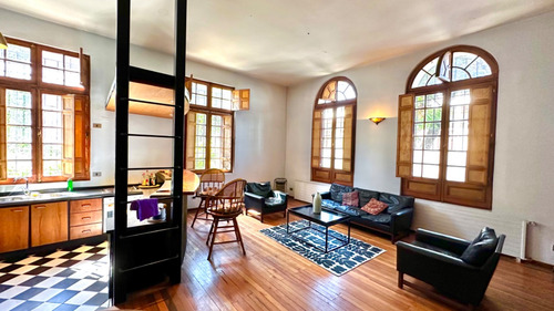 Casa Tres Niveles Barrio Histórico Doble Altura Muy Luminosa