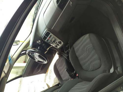 Fiat Punto 1.4 Attractive Italia 8v Flex 4p Manual