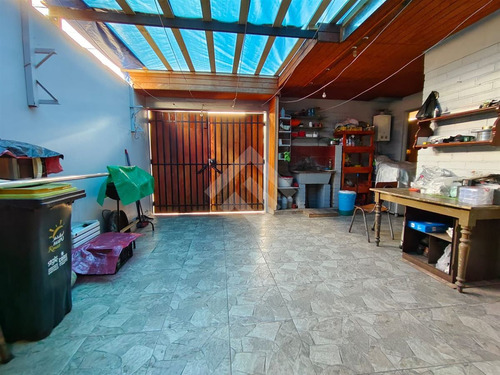 Casa En Venta De 5 Dorm. En Maipú