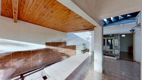 Imagen 4 de 30 de Casa En Los Hornos - Lote De 10 X 45 - 3 Dormitorios