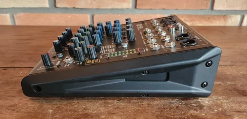L-PAD 6 6 CHANNEL MIXING CONSOLE