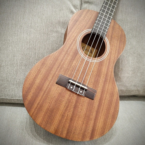 Imagen 5 de 10 de Ukelele Cocoon Barítono C/funda Acolchada