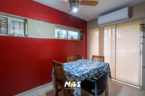 Villa Del Parque. Casa En Venta 5 Amb. Gge. Quincho Impecable!