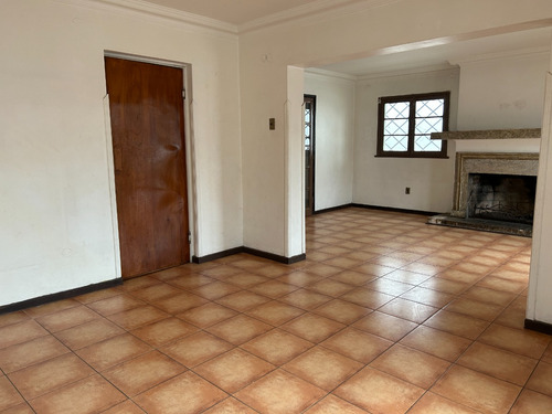 Acogedora Casa Sólida De Un Piso, Excelente Sector De Ñuñoa