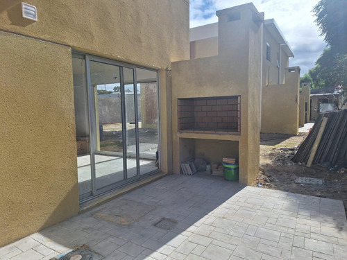 Venta Casa De 2 Dormitorios