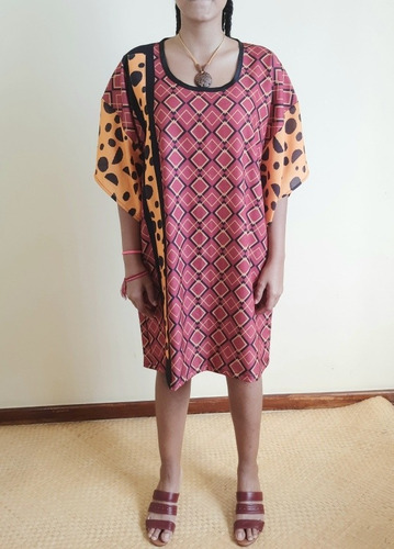 Imagem 4 de 5 de Vestido Feminino Curto Tecido Pinah
