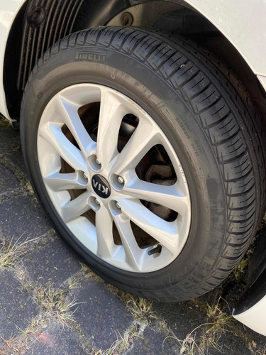 Imagen 13 de 14 de Kia Forte 2.0 Ex Mt 2018