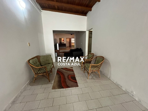 Remax Vende Amplia Casa En Conjunto Los Coralitos Tucacas