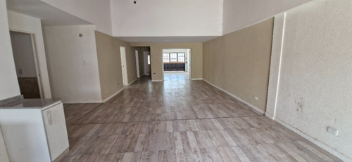Casa Con Departamento En Venta En Barrio Sarmiento