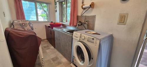 Venta Casa En Pocitos 3 Dormitorios Luis De La Torre Y Sarmiento Con Amplia Terraza Y Parrillero