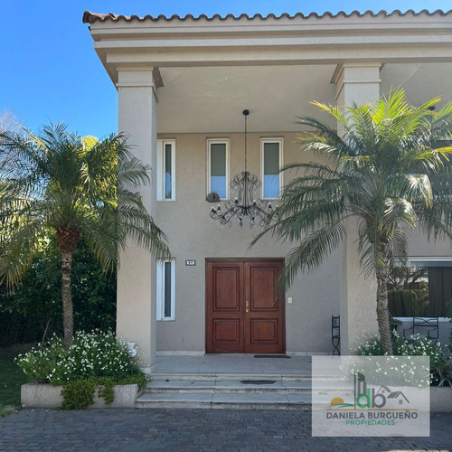 Casa En Venta En Champagnat