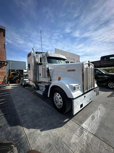 Kenworth W900