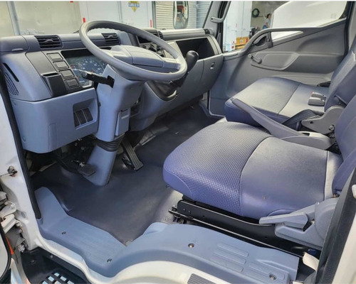 Imagen 2 de 10 de Mitsubishi Canter