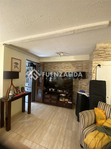 Casa En Venta De 4 Dorm. En Maipú