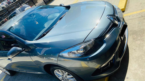 Renault Fluence 2015 2.0 Dynamique Hi-flex 4p