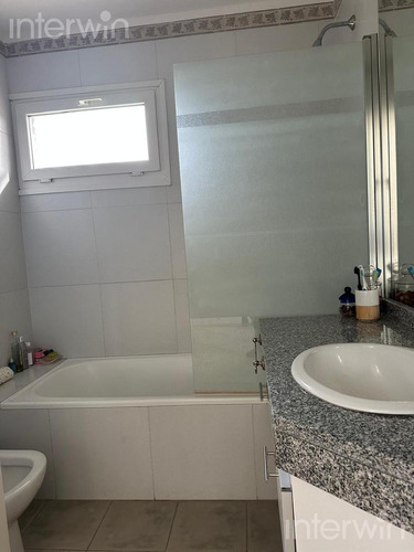 Casa En Los Pilares, 6 Ambientes, C/ Jardin Y Pileta - Venta -