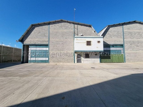 Excelente Galpón En Venta En Zona Industrial Con Construcción Moderna Con Mezzanina, Oficinas, Estanterías, Industrial, Recepción,  Cocina Y Comedor Y Seguridad. Oportunidad De Inversión Ev