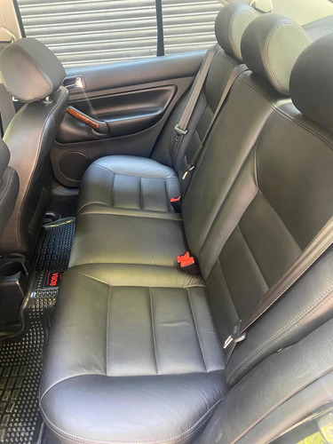 Volkswagen Bora 1.8 Highline T 180cv Cuero 2010