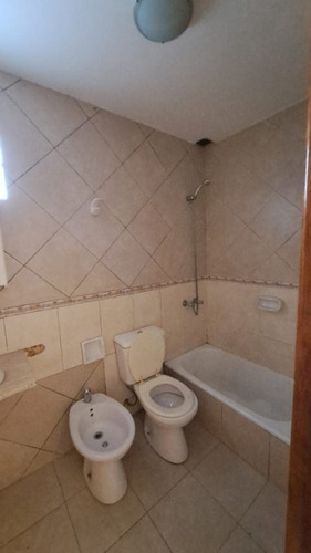 Casa Con Departamento En Venta En Ezpeleta Oeste
