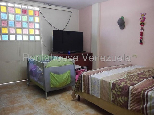 Dennymar, Vende Hermosa Casa En Exclusivo Conjunto Privado Del Este De Barquisimeto. Consta De 2 Niveles Un Anexo Totalmente Independiente Y Con Todos Los Servicios Básicos B5a14386