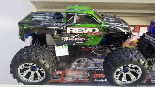 Auto de carrera a control remoto Traxxas Revo 3.3 1:10