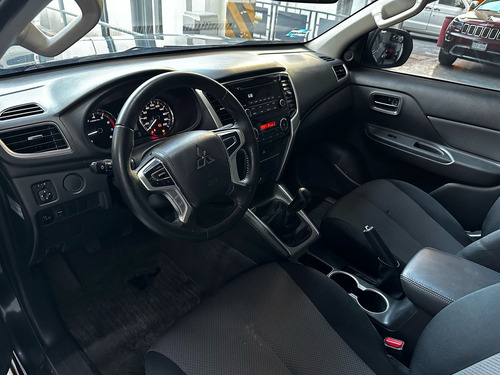 Mitsubishi L200 2.4 Cabina Doble 4x2 Mt