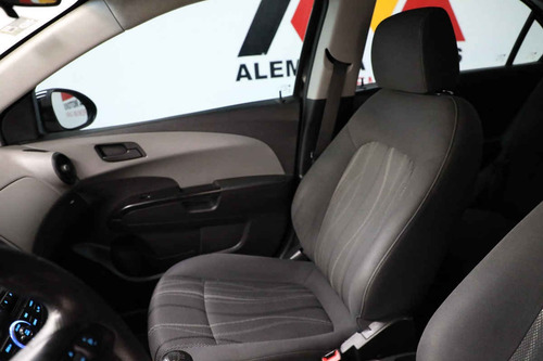 Imagen 8 de 15 de Chevrolet Sonic 2016 4p Lt L4/1.6 Man
