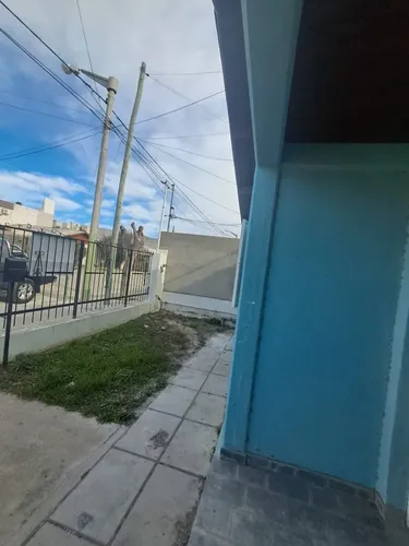 Casa En Esquina- Con Quincho Con Deposito Y Baño - foto 1