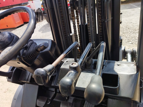 Imagen 11 de 13 de 20) Montacargas Toyota 7fgu35 7700 Lbs. Gas 2005