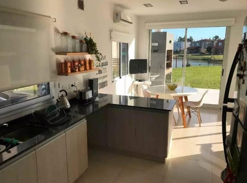 Imagen 6 de 14 de Moderna Casa Al Lago Con A Mejor Orientación En La Comarca