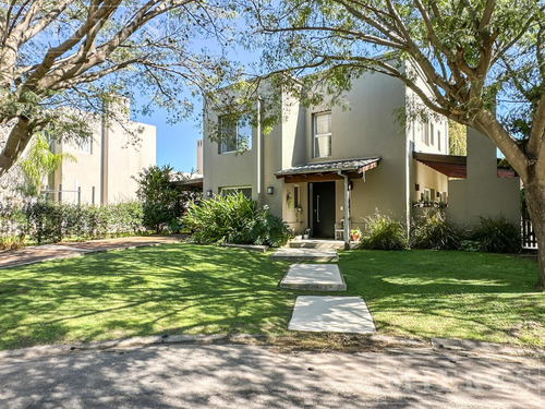 Casa En Venta Sobre Lote Interno - Barbarita - Bancalari