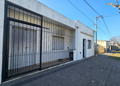 Casa 2 Dormitorios En Venta La Plata A Reciclar