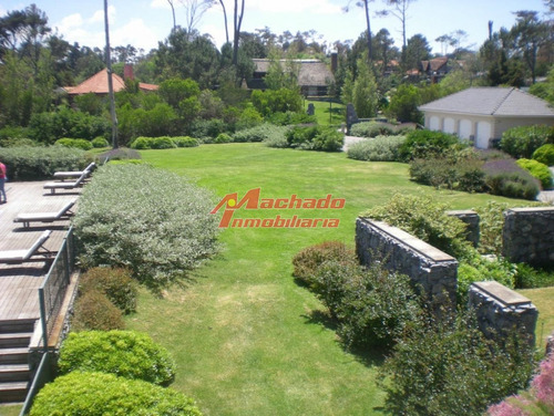 Casa En Punta Del Este, Pinares- Ref: 4359