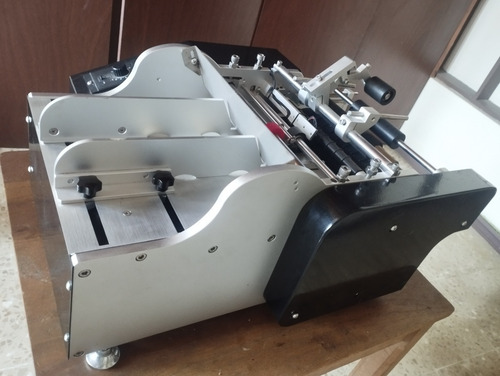 Imagen 4 de 5 de Etiquetadora Paras Envaces Cilindricos Xiaoteng Xt-50a