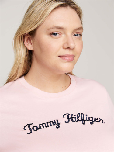 Playera Rosa Con Logo En Script Curve Tommy Hilfiger Mujer