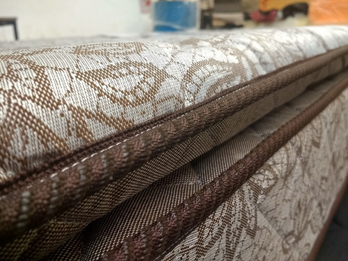 Imagen 2 de 8 de Pillow Desmontable King 180x200, Jackard 7cm C/elástico.