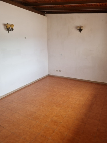 Imagen 12 de 12 de En Venta Quinta Urb. Andres Bello Maracay 580 Mts.