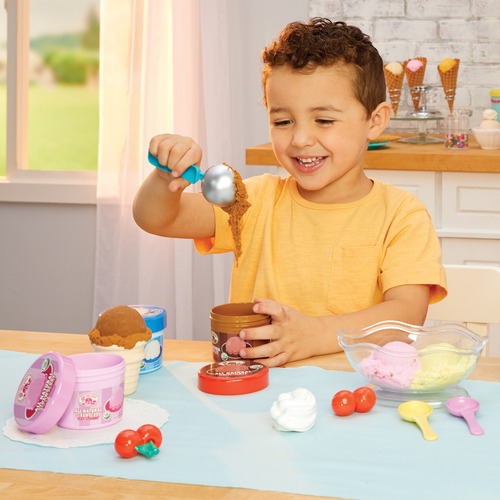 Little Tikes Creative Chefs Kit de Helado - Set de Heladería Infantil con Arena de Juego Make-It! Mix, 17 Accesorios Realistas, Tarjeta de Recetas y Mesa de Juego Plegable, No Comestible