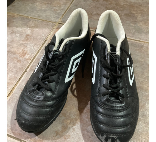 Championes Umbro Futbol 5 Talle 40 Usados