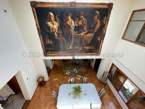 Elegante Casa En Venta En El Castaño Zona Exclusiva Hermoso Diseño Arquitectonico Piscina Privada Estacionamientos Multiples Niveles Vista Y Clima De Montaña Negociable Estef 24-21124