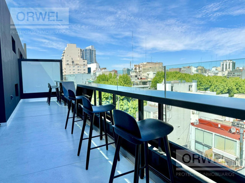 Monoambiente Con Patio En Palermo Holywood. Amenities. Ubicacion 10. Luminoso. Seg. 24 Hs.