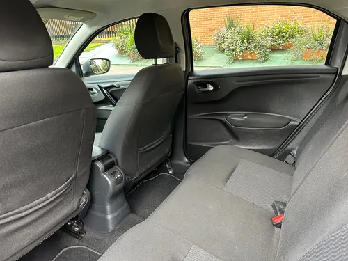 Peugeot 301 1.6 Allure Automático