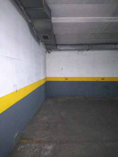 Amplio Estacionamiento, Cercano Metro