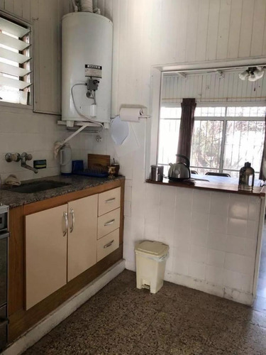 Casa En Venta - 2 Dormitorios 1 Baño - 200mts2 - Castelar