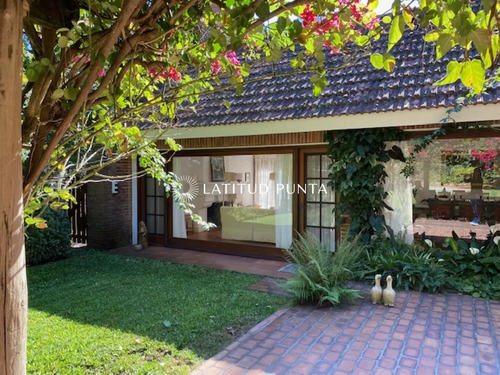 Casa En San Rafael, 4 Dormitorios