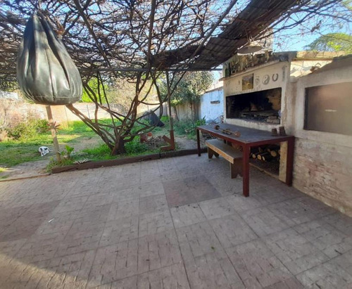Casa En Venta - 2 Dormitorios 1 Baño - Cochera - 725mts2 - Mechita