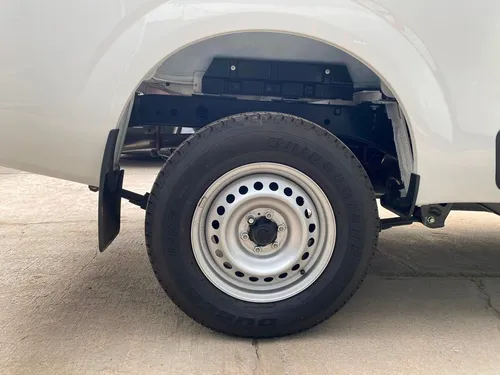 Nissan NP300 2.5 Pick Up AC Mt