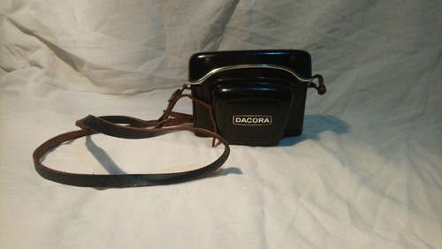 Imagen 2 de 9 de Cámara Fotográfica Dacora. Funda Rígida Y Correa De Cuero.
