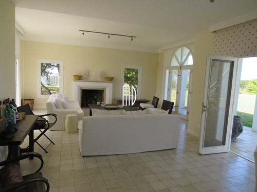Espectacular Casa En Primera Fila, Punta Piedras- Ref: 5586