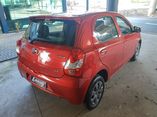 Imagem 5 de 12 de Toyota Etios Hatch 1.3 16v 4p Flex X